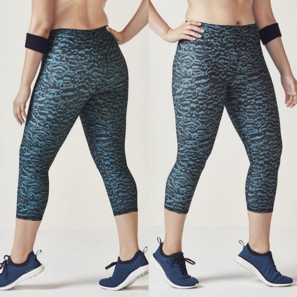 Fabletics Tiger Dash Power Hold Capri Leggings‎ Womens Size XS Blue Compression